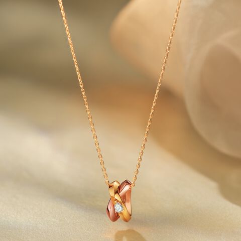 My Embrace pendant, 1 Diamond