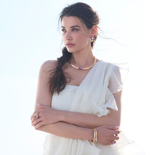 An Infinite Arc Necklace,,hi-res image number null