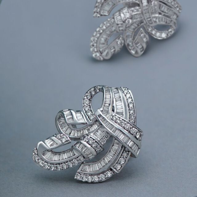 Unravelling the knot Earrings,,hi-res image number null